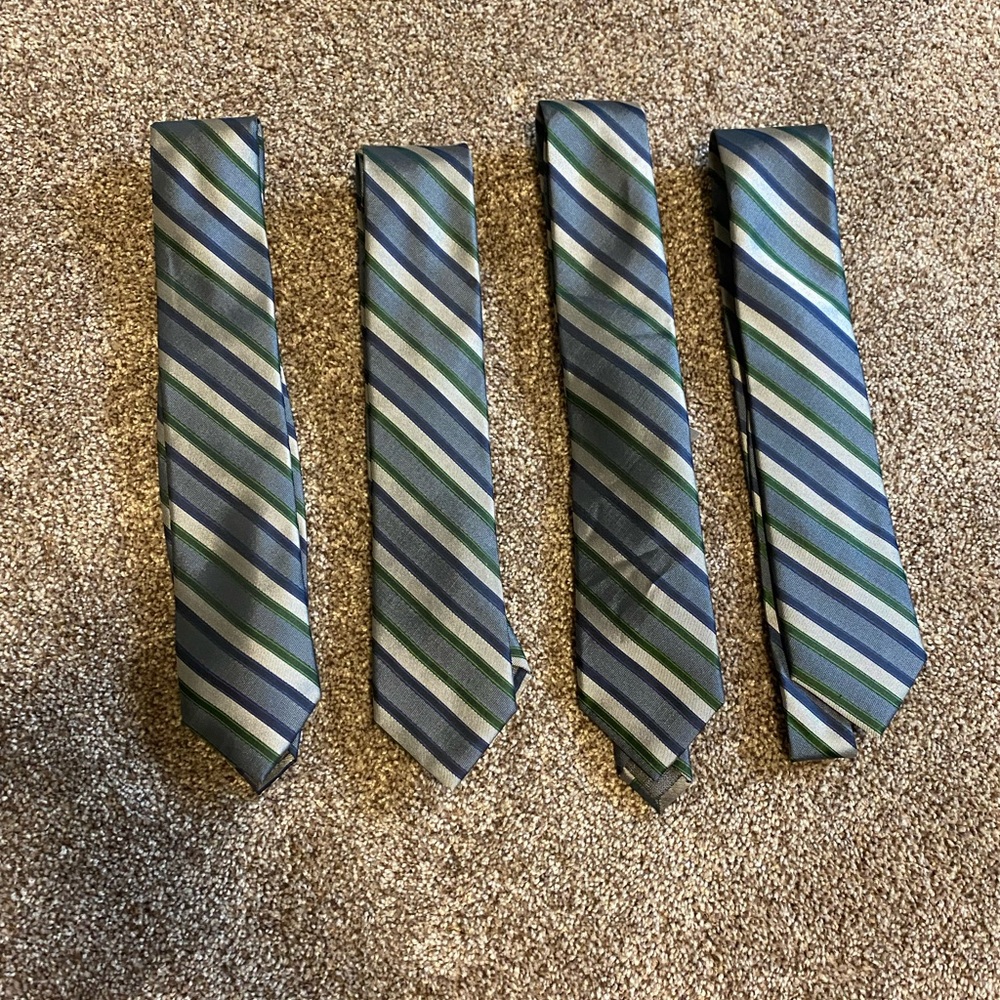 Kenneth Cole Green and Navy Elegant Striped Tie